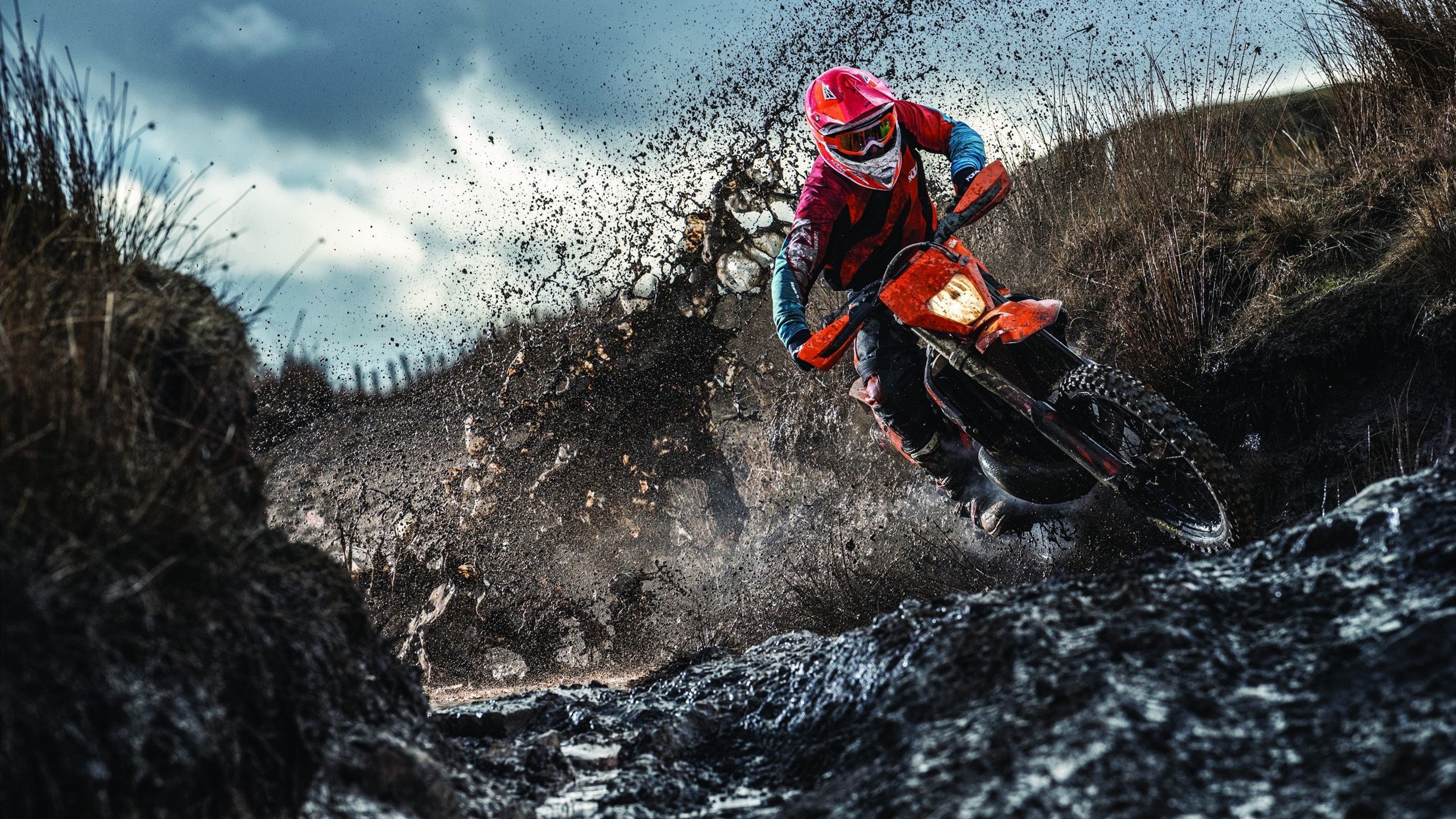 哥伦比亚鏖战曼联，卡塞米罗状态火热，中场铁闸再显神威